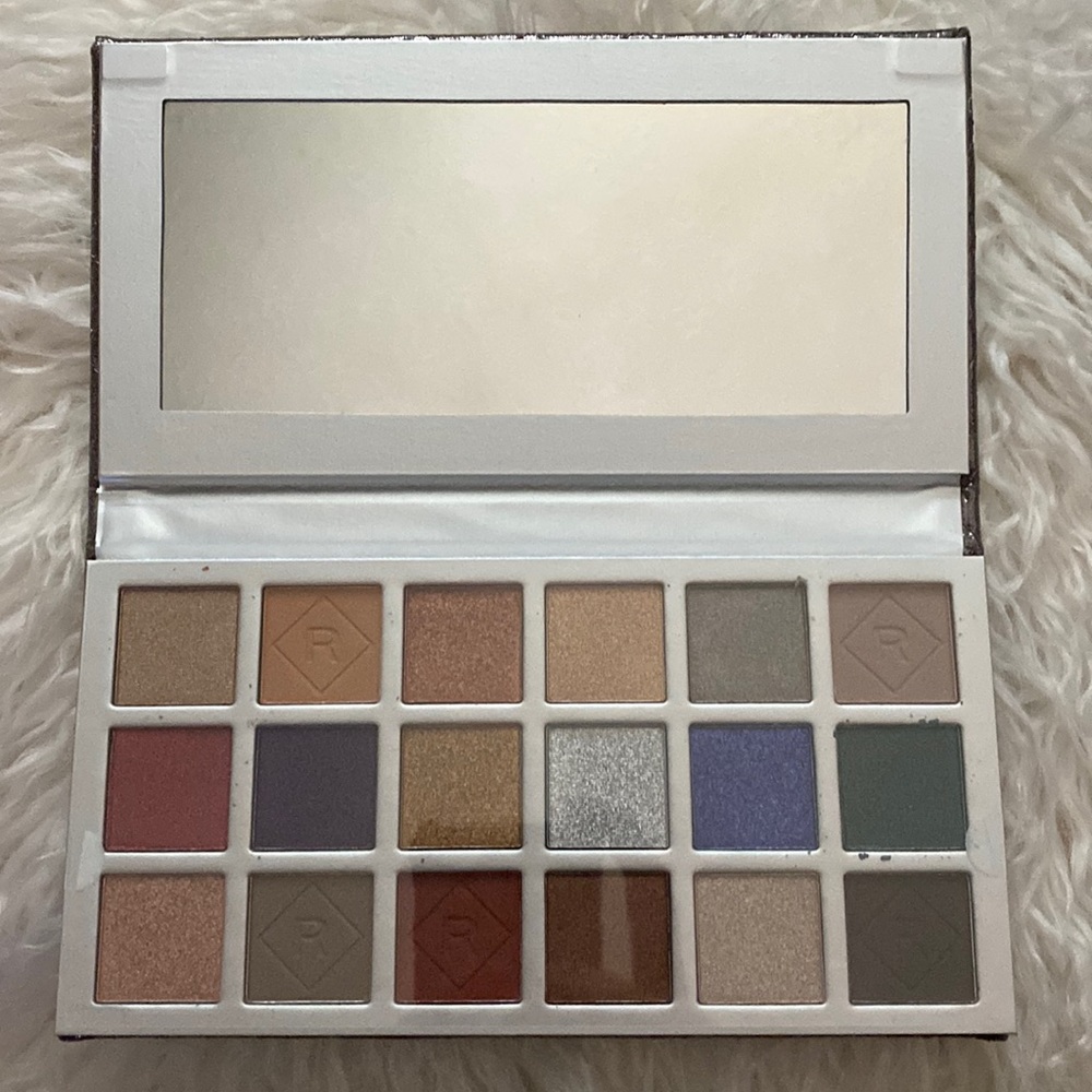Revolution Jewel Glow Eyeshadow Palette